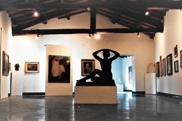 Vedute parziali dei locali del piano terra, ex sede municipale, ad esposizione e mostre