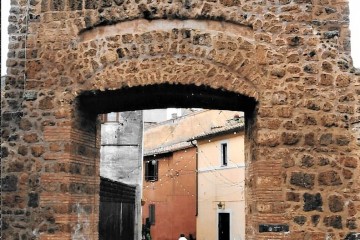 Fronte interno con evidenziazione dei vari interventi di consolidamento e delle superfetazioni