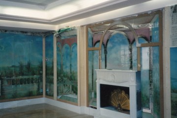 C1. Montaggio dei pannelli-parete a trompe l'oeil in cristallo satinato e decorato 