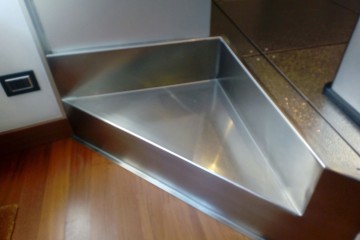 Gradi accesso cucina in acciaio sagomato